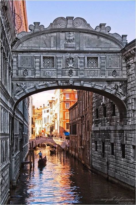 Ponte dei Sospiri, Venezia, Italy Enchanting Places, Best Places In Italy, Places In Italy, Italy Photo, Round The World, Venice Italy, Nature Pictures, Wonders Of The World, Places Ive Been