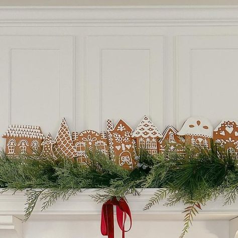 𝐃𝐈𝐘 𝐓𝐨𝐠𝐞𝐭𝐡𝐞𝐫 | 𝐇𝐨𝐦𝐞 𝐃𝐞𝐬𝐢𝐠𝐧 on Instagram: "A little kitchen mantle Christmas inspo. If you’ve been following along in stories this week, you’ve seen me baking, piping and assembling gingerbread houses for my last week of orders. It’s been fun sharing my gingerbread making with you this past week. It’s pretty much consumed most of my time these last few months, but I love it. I love creating these little homes to help invite the smells, tastes, and spirit of Christmas. They’re a ton of work but to give families this little bit of joy this season is magical ✨. This gingerbread mantle village is made of scraps of homes I made that didn’t quite make the cut. I didn’t have the heart to throw them away, so instead I put them up here to display, and a little Christmas decorati Gingerbread House Mantle Decor, Gingerbread Mantle Decor, Gingerbread Mantle, Gingerbread Village Display, Kitchen Mantle, Mantle Christmas, Fireplace Cover, Gingerbread Christmas Decor, Gingerbread Village