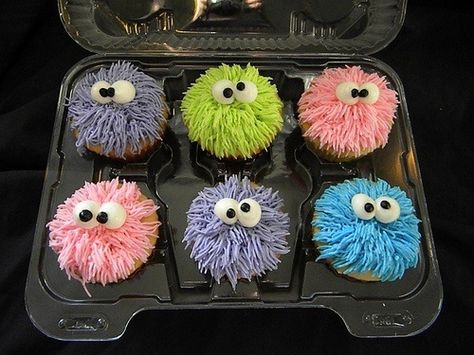 Adorable #Cupcakes Pastel Cupcakes, Monster Cupcakes, Monster Birthday Parties, Wilton Cakes, Cupcake Designs, Monster Birthday, Cute Cupcakes, Fun Cupcakes, Halloween Cupcakes