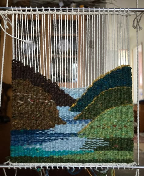 Woven Tapestry Art, Tapestry Landscape, Yarn Art Projects, Tapestry Crafts, Tapestry Loom Weaving, Art Yarn Weaving, Simpul Makrame, Weaving Tapestry, Tapestry Loom