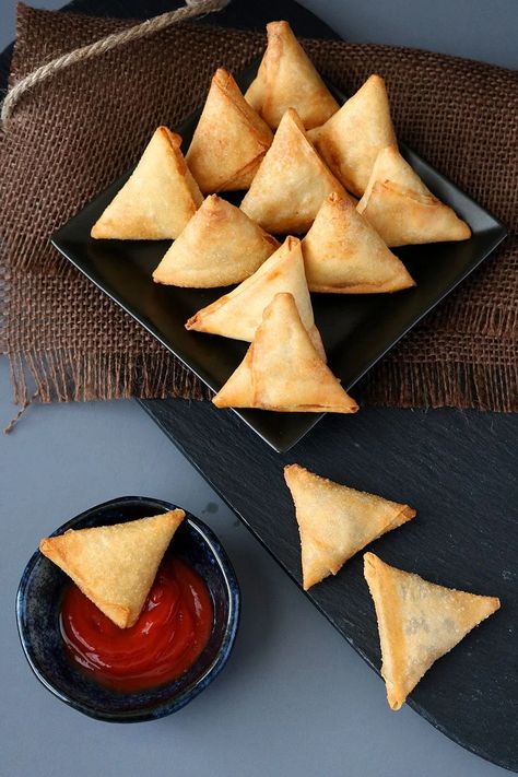 Onion Samosa (Mini) | Easy Indian Snack Recipe | Tea Time Snack Chai Time Snacks, Onion Samosa, Easy Indian Snacks, Easy Teas, Veg Snacks, Samosa Recipe, Easy Veggie, Caramelized Onion, Tea Time Snacks