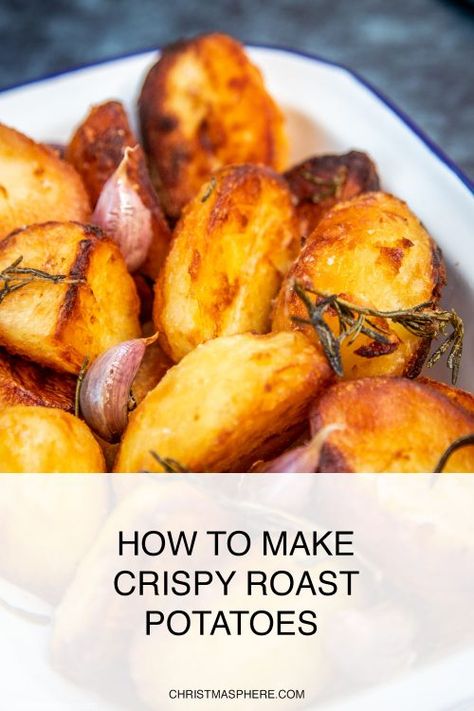 British Roast Dinner, Roast Dinner Recipes, Garlic Roast, Best Roast Potatoes, Crispy Roast Potatoes, Rosemary Roasted Potatoes, Rosemary Potatoes, Garlic Roasted Potatoes, Cooking A Roast