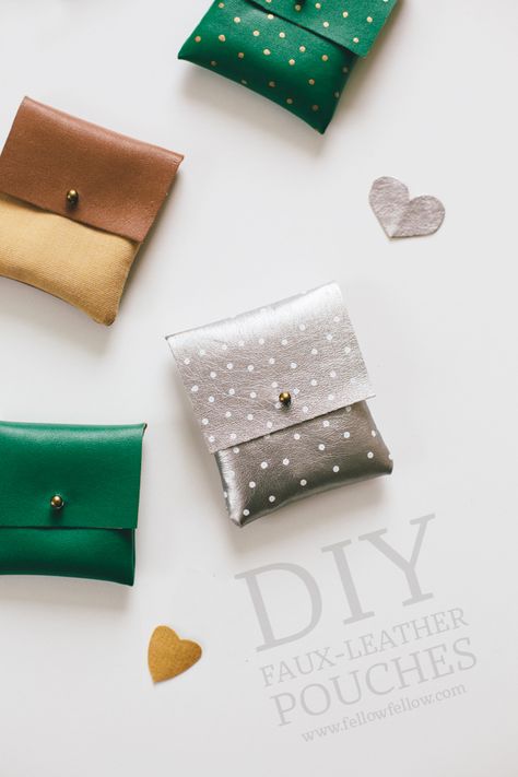 Faux-Leather Pouches DIY Tutorial ~ Free-Tutorial.net Pouch Diy, Leather Projects, Crafty Craft, Crafty Diy, Leather Diy, Diy Projects To Try, Diy Accessories, Leather Pouch, Diy Bag