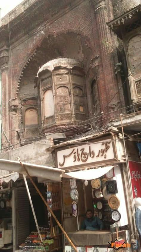 Pakistani Buildings, Old Desi Aesthetic, Vintage Pakistan Aesthetic, Old Pakistani Aesthetic, Old Lahore, Pakistan Photography, Old Temple, Pakistani Aesthetic, Pakistani Art