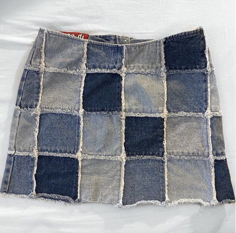 Jean Skirt Upcycle, Recycled Skirt, Diy Denim Skirt, Denim Diy Clothes, Ropa Upcycling, Patchwork Denim Skirt, Diy Clothes Design, Thrift Flip, Denim Ideas