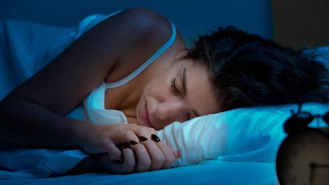 Having fertility problems or gaining weight rapidly? Blame it on sleep deprivation Oils For Sleep, Essential Oils For Sleep, Yoga Posen, Fall Asleep Faster, Jet Lag, Circadian Rhythm, How To Get Sleep, Sleep Deprivation, Thessaloniki