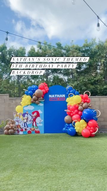 Sonic Balloon Garland, Sonic Backdrop Ideas, Sonic Theme Birthday Party, Sonic Backdrop, Sonic Birthday Party Ideas, Sonic Birthday Party, Birthday Theme Decoration, Sonic Birthday Parties, Sonic Party