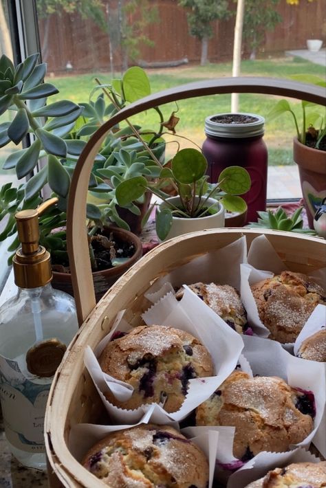 Homemade Muffins Aesthetic, Food Basket Aesthetic, Homestead Baking Aesthetic, Baking Aesthetic Muffins, Basket Of Muffins, Cottage Core Baking Aesthetic, Baking Muffins Aesthetic, Vintage Baking Aesthetic, Blueberry Muffins Aesthetic