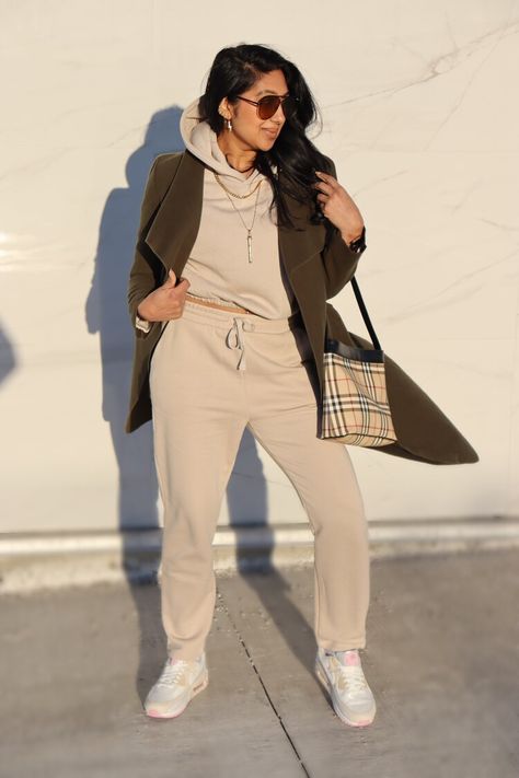 Green Sweatsuit Outfit, Styling Sweatsuit Outfits, Sweat Suit Outfits Women, Outfits To Wear With Timberlands, Sweatsuit Outfits Women, Black Sweatsuit, Outfits With Grey Cardigan, Sweatsuit Outfits, Sweat Suits Outfits