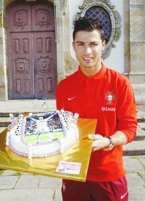 Happy Birthday Ronaldo Feb 05/2013 Happy Birthday Ronaldo, Funny Messi, Lewandowski Poland, Ronaldo Birthday, Poland Football, Messi Goals, Cr7 Ronaldo, Cristiano Ronaldo Cr7, كريستيانو رونالدو