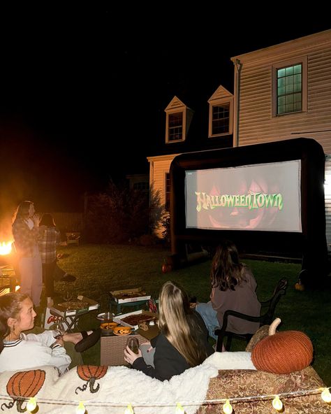 the best way to celebrate fall: �🎃🍂🍿🎥🥂🪵 Night Fall Aesthetic, Hosting Girls Night, Movie Night Outdoor, Movie Night Under The Stars, Movie Night Halloween, Fall Movie Night, Autumn Bonfire, Friendship Moments, Fall Hosting