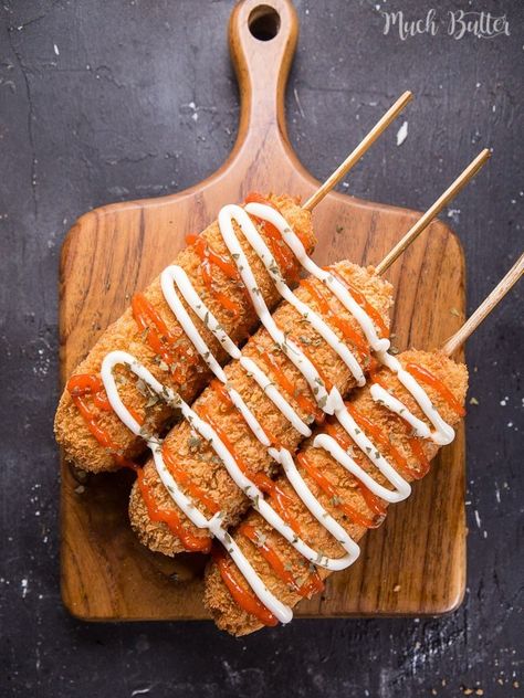 Corn dog is a sausage on a stick that coated in a thick layer of batter and breadcrumbs. It is great for appetizer and afternoon snacks. Garlic Butter Shrimp Pasta, Makanan Cepat Saji, Corndog Recipe, Corn Dog, Beef Sausage, Beef Curry, Corn Dogs, Afternoon Snacks, Food Obsession