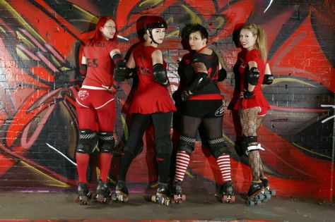 Roller derby fashion from Flat Track Fashion. Photo by Danny Bourne. Roller Derby Outfits, Roller Derby Clothes, Roller Skating Outfits, Roller Derby Girls, Derby Fashion, Derby Outfits, Flat Tracker, Derby Girl, Slim And Fit