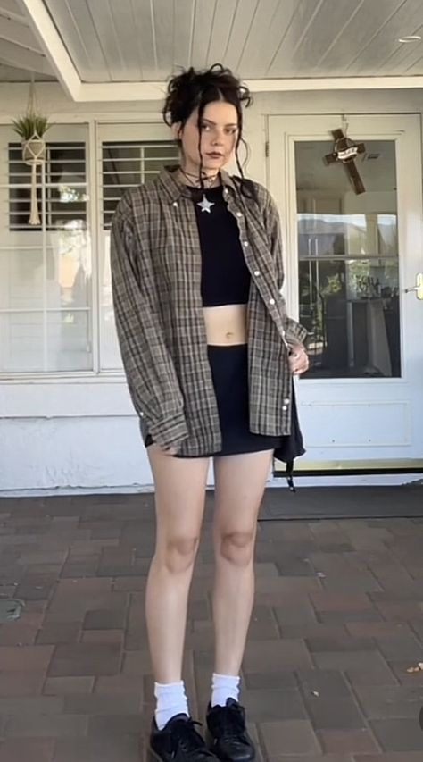 Outfits With Doc Martens Summer, Aesthetic Dr Martens, Braids Claw Clip, Socks Grunge, Black Mini Skirt Outfit Summer, Flannel Fall Outfits, Japan Summer Outfit, Mini Skirt Aesthetic, Mini Skirts Outfits Summer