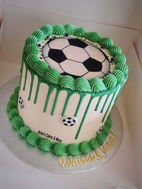 Soccer Cake Easy, Soccer Cake Ideas For Boys, Cake Football Birthday, Soccer Cake Ideas, Football Pitch Cake, Football Cake Design, Soccer Birthday Cakes, Soccer Cake, Football Birthday Party