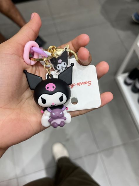 Kuromi Keychain Aesthetic, Bag Keychain Aesthetic, Cute Keychain Aesthetic, Kuromi Accessories, Collectors Room Ideas, Keychain Hello Kitty, Car Keychain Ideas, Kuromi Keychain, Kuromi Aesthetic