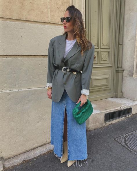 Blazer Skirt Winter Outfit, Blazer And Long Skirt Outfits, Oversized Blazer With Jeans, Winter Outfits Shoes, Blazer Oversize Outfits, Trends 2024 Fashion, 2024 Shoes, Chic Office Outfit, 2024 Fashion Trends