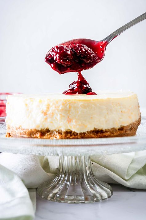 Baked Greek Yogurt Cheesecake is a creamy and luscious cheesecake made without sour cream or refined sugars. It's a lighter and healthier version with the same amazing taste and texture as any classic recipe! Baked Greek Yogurt, Cream Cheese Cheesecake, Greek Yogurt Cheesecake, Yogurt Cheesecake, Sour Cream Cheesecake, Make Greek Yogurt, Cherry Compote, Compote Recipe, Healthy Cheesecake