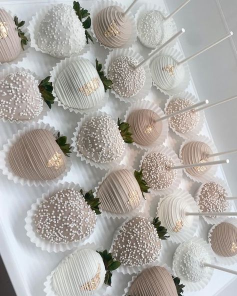 Funfetti Cake Pops, Bridal Suite Decor, Wedding Food Bars, Winter Wonderland Wedding Theme, 19th Bday, Wedding Strawberries, Halloween Menu, Baby Shower Dessert Table, White Chocolate Truffles