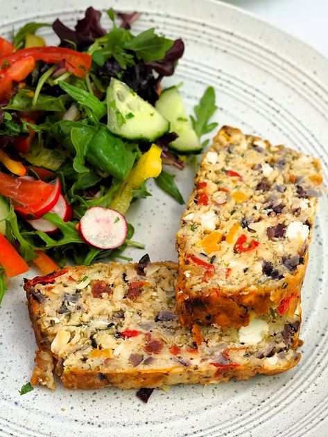 Mediterranean Oat Bake Best Vegetarian Meals, Savoury Baked Oats, Savoury Bread, Mediterranean Tray Bake, Oat Bread Vegan, Baked Oats Recipe Vegan, Oat Slice Healthy, Vegetarian Meatloaf, Veg Dishes