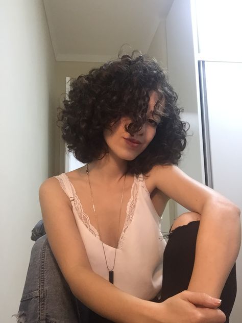 Curly Short Hair Styles Aesthetic, Neck Length Hair Curly, Short Black Hair Curly, 3a Short Hair, Short 3a Curly Hair, Short 3a Hair, Short 3b Curly Hair, 3b Curly Haircut, Curly Hair 2c