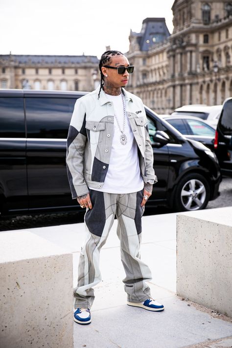 Sheesh! The Outfits at Men's Fashion Week in Paris Are Seriously Inspiring Oversized Clothes Outfit, Rapper Outfits Men, Carti Outfits, Tyga Style, Tyga Rapper, Playboi Carti Outfits, Fashion Show Outfit, Chris Brown Style, Outfits For Guys