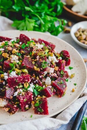 Feta And Beet Salad, Beet And Feta Salad Recipes, Feta Beet Salad, Beet Feta Salad, Beet Salads, Salad Mint, Shaved Beef Recipe, Beetroot And Feta Salad, Salad Calories