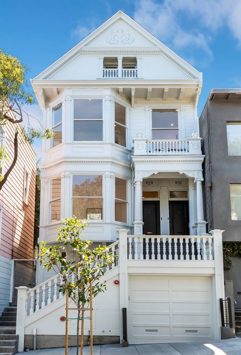 Luxuriously Renovated Hayes Valley Victorian - Victorian - Exterior - San Francisco - by studio D | Houzz AU Victorian Houses Interior, Oregon Houses, Victorian Home Exterior, San Francisco Victorian Houses, San Francisco Victorian, Victorian Exterior, White Exterior Houses, White Victorian, Timber Buildings