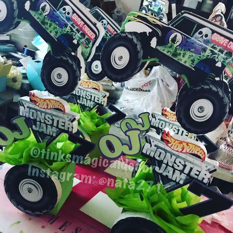 Grave digger centerpieces For questions and quotes Follow us on instagram: @nata271 Follow us on Facebook: /tinksmagicaldecor Monster Truck Centerpieces Ideas Diy, Monster Truck Party Centerpieces, Monster Truck Table Centerpiece, Monster Jam Party Centerpieces, Monster Jam Table Decor, Monster Jam Birthday Party, Monster Jam Birthday, Grave Digger, Monster Jam