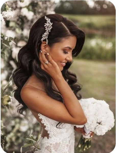 Side Parting Bridal Hair, Bridal Hair One Side Pinned, Bridal Hairstyle With Headband, Bridal Hair One Side Pulled Back, One Side Pinned Back Hair Wedding, Side Swept Updo, Hair Pinned Back, Wedding Sides, Soft Updo