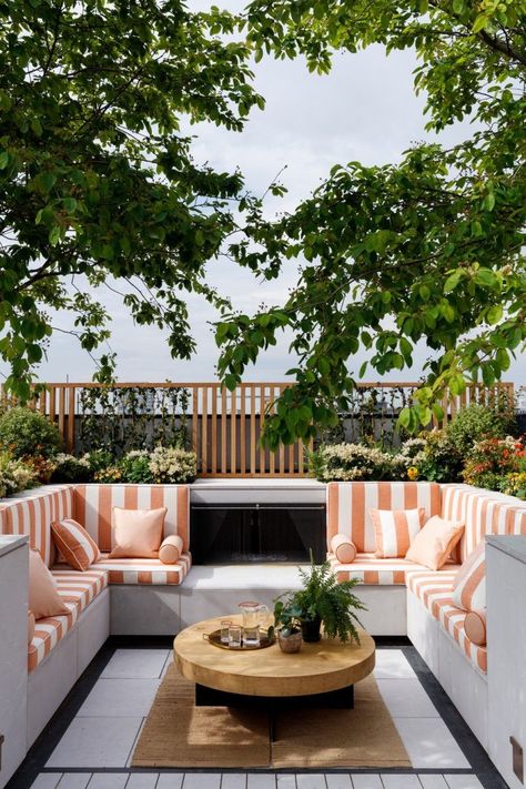 Matilda Bea, Garden Styling, Rooftop Terrace Design, Outdoor Living Rooms, Garden Wallpaper, Modern Garden Design, Modern Outdoor Furniture, Terrace Design, Outdoor Living Room