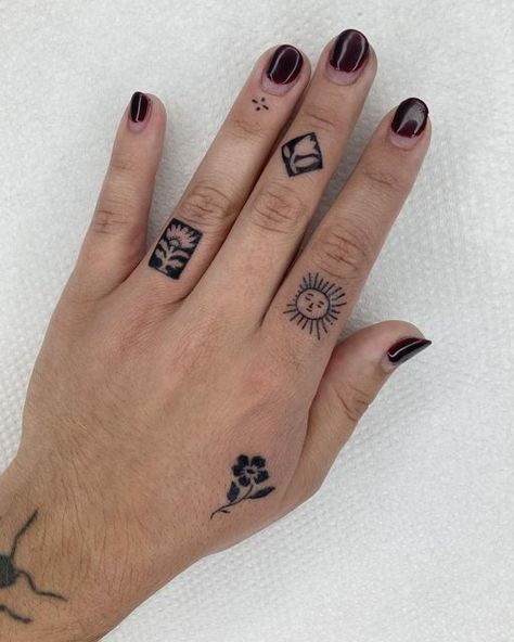 Tattoos Hand, Tato Minimal, Finger Tats, Hand And Finger Tattoos, Handpoke Tattoo, Muster Tattoos, Stick N Poke Tattoo, Hand Poked Tattoo, Poke Tattoo