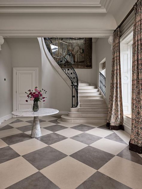 Modern Traditional Interior Design, Foyer Flooring, Checkerboard Floor, Limestone Flooring, Outdoor Living Furniture, Tiles Floor, Black And White Tiles, Style Tile, House Inspo