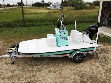 Chiquita Boat - Freedom Boats | Texas Shallow water catamaran flats fishing Boat Pier Cart, Small Jet Boats, Fishing Boat Upgrades, Motorized Kayak, Kayak Mods, Aluminium Boats, Cheap Boats, Mini Pontoon Boats, Flats Boats