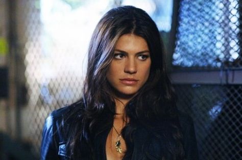 Genevieve Padalecki in Supernatural Supernatural Season 4, Genevieve Cortese, Genevieve Padalecki, Supernatural Pictures, Katie Cassidy, Supernatural Seasons, Supernatural Fans, Girls Characters, The Cw