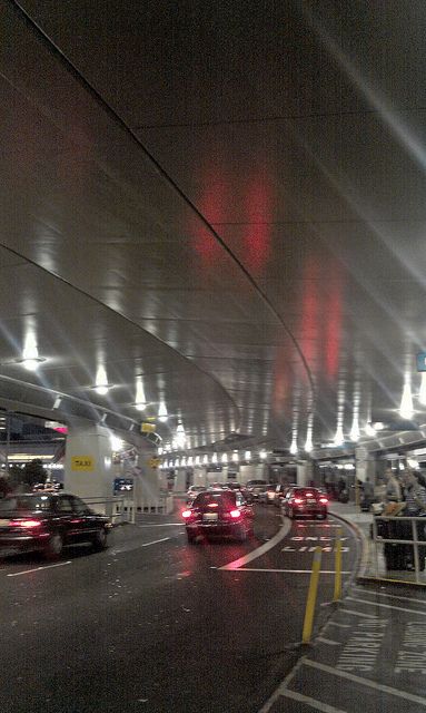 Airport At Night, Night Travel, Airport Aesthetic, Airport Photos, Travel Pictures Poses, Airport Travel, Night Vibes, Night Aesthetic, City Aesthetic