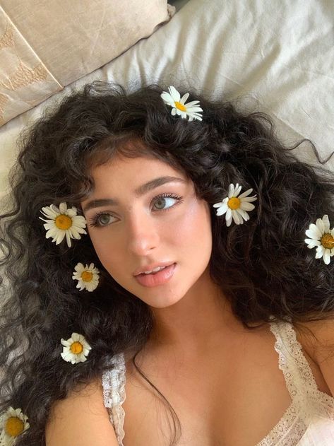 Curls With Flowers, Hairstyle Braid, Portrait Photography Poses, Foto Poses, Selfie Ideas Instagram, Instagram Photo Inspiration, Ideas For Instagram Photos, Your Opinion, 인물 사진