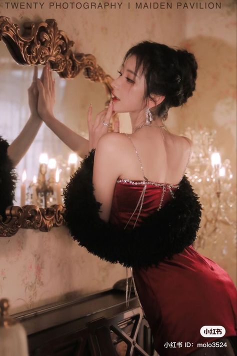 Elegant Reference Poses, Elegant Pose Ideas, Pose Reference Elegant, Elegant Poses For Women, Douyin Baddie, Elegant Pose Reference, Backside Pose, Elegant Reference, Seventeen Photoshoot