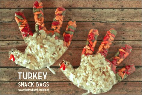 Thanksgiving Turkey Snack Bags - That's What {Che} Said... Turkey Treats, Thanksgiving Snacks, Easy Thanksgiving Crafts, Thanksgiving Activities For Kids, Turkey Crafts, Fall Snacks, Thanksgiving Treats, Thanksgiving Crafts For Kids, Thanksgiving Theme