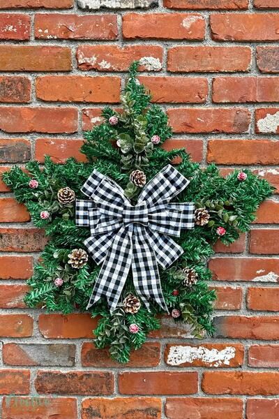 Diy Christmas Star Wreath Star Door Wreath, Christmas Star Wreaths Diy, Easy Circle Skirt, Christmas Star Wreath, Religious Christmas Crafts, Diy Christmas Star, Kids Fathers Day Crafts, Kids Christmas Coloring Pages, Sewn Christmas Ornaments