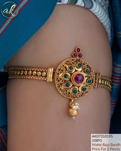 Baaju Bandh Gold Designs, Bajubandh Design Gold Simple, Armlet Gold Indian Arm Bracelets, Vanki Designs Jewellery, Armlet Gold, Temple Jewellery Earrings, Gold Arm Band, Gold Bridal Necklace, New Gold Jewellery Designs