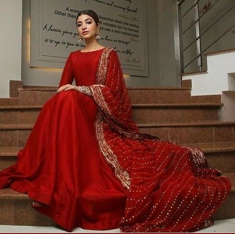 Looks stunning Red rawsilk peshwas with heavy Embroiderd dupatta Pakistani Party Wear Dresses, Heavy Dupatta, Party Wear Dress, Pakistani Party Wear, Pakistani Wedding Dress, Designer Anarkali, Fashion Gowns, Long Frocks, Designer Wedding Gowns