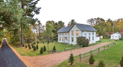 These Gorgeous Country Homes All Have Over 10 Acres of Land Houses On Acres Of Land, 10 Acres Of Land, House On Acres Of Land, House On Uneven Land, Lake Villa, Junction City, Cedar City, Real Estate Photography, Virtual Tour