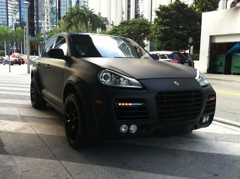 Exotic Cars on the Streets of Miami: Matte Black Porsche Cayenne Turbo with body kit / black rims Matte Black Porsche, Black Porsche Cayenne, Porsche Garage, Cayman Porsche, Porsche Girl, Porsche Suv, Black Porsche, Porsche Carrera Gt, Cayenne Turbo