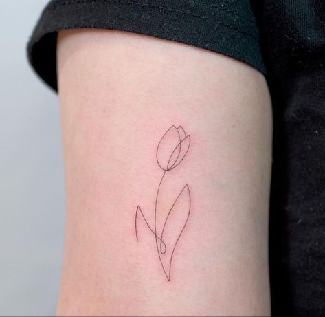 Tulip Outline Tattoo, Dainty Tulip Tattoo, Amsterdam Tattoo Ideas, Fine Line Tulip Tattoo, Tulip Tattoos, Hart Tattoo, Sunflower Tattoo Sleeve, Amsterdam Tattoo, Cute Simple Tattoos