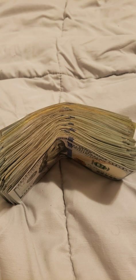 Money On Bed Aesthetic, Money On The Bed, Money On Bed, Saving Aesthetic, Money Snap, Stacks Of Money, Money Spread, Stack Of Money, Holding Money