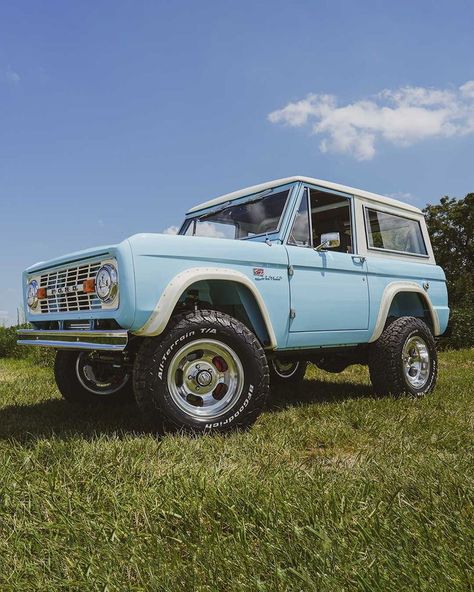 1971 Wind Blue Fuelie Edition™ Gateway Bronco Blue Bronco, White Bronco, Old Ford Bronco, Wrangler Car, Bronco 2, Early Bronco, Classic Ford Broncos, Classic Ford Trucks, Car Goals