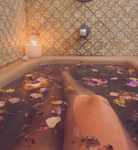 Herbs, candles, crystals oh my! Happy Full Moon. Full Moon Shower Ritual, Full Moon Ritual Aesthetic, Spiritual Bath Aesthetic, Room Full Of Candles, Moon Ritual Aesthetic, Candle Lit Bath, Bath Magic, Full Moon Bath, Candlelit Bath