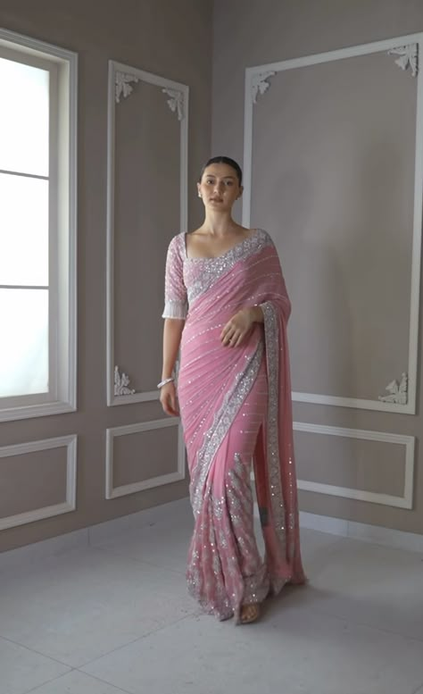 New Manager, Sarees For Girls, Simple Saree Designs, Fashionable Saree Blouse Designs, Fancy Sarees Party Wear, Indian Saree Blouses Designs, Blouse Designs Indian, Saree Designs Party Wear, Indian Fashion Saree