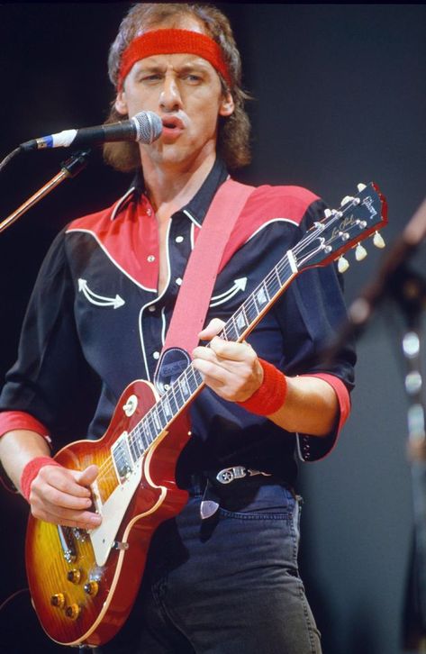 Mark Knopfler: Dire Striats were one of the bans at Live Aid in 1985 Live Aid, Dark Wave, Dire Straits, Mark Knopfler, Rock Festival, Musica Rock, Guitar Hero, Rock Legends, Music History